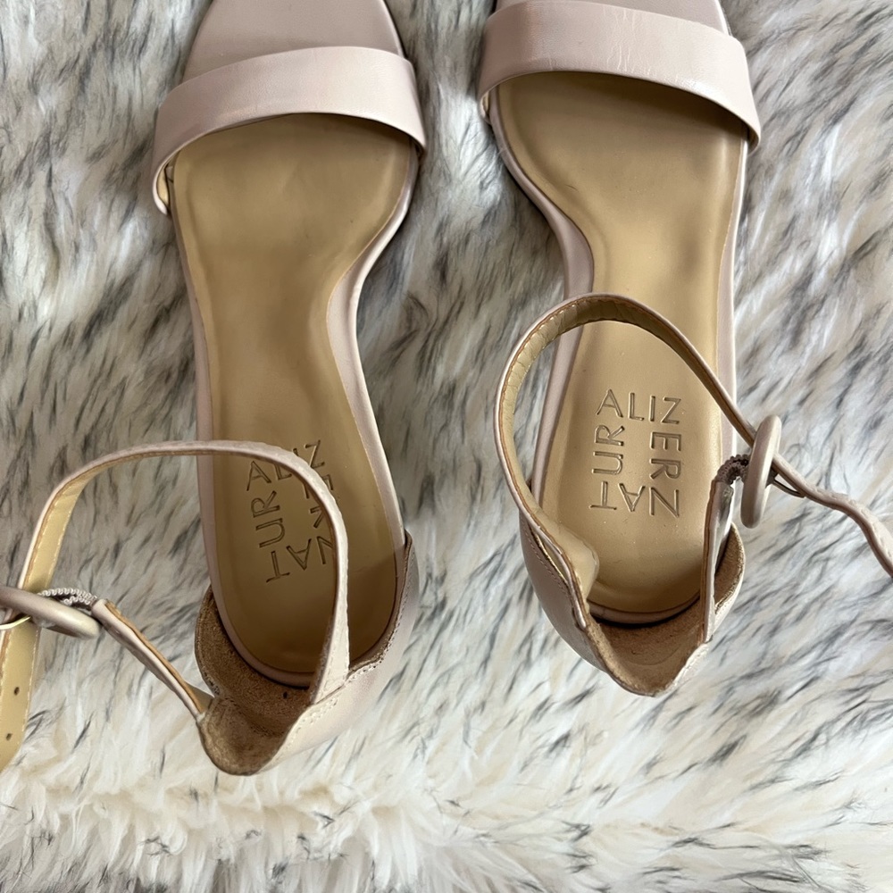 Never worn Naturalizer nude leather ankle strap heeled sandals